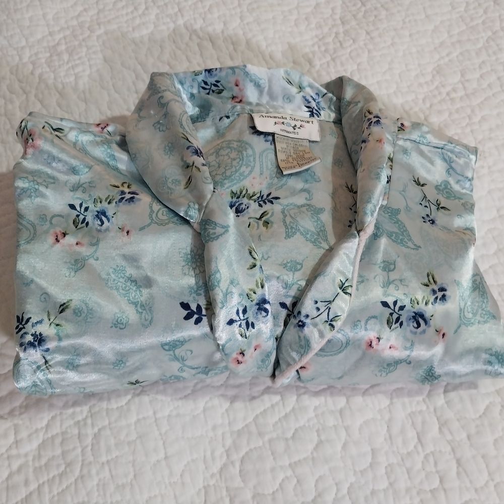 Amanda Stewart ElegantPagamas Women"s Size L  Floral Satin Pajama 2 Pieces Large